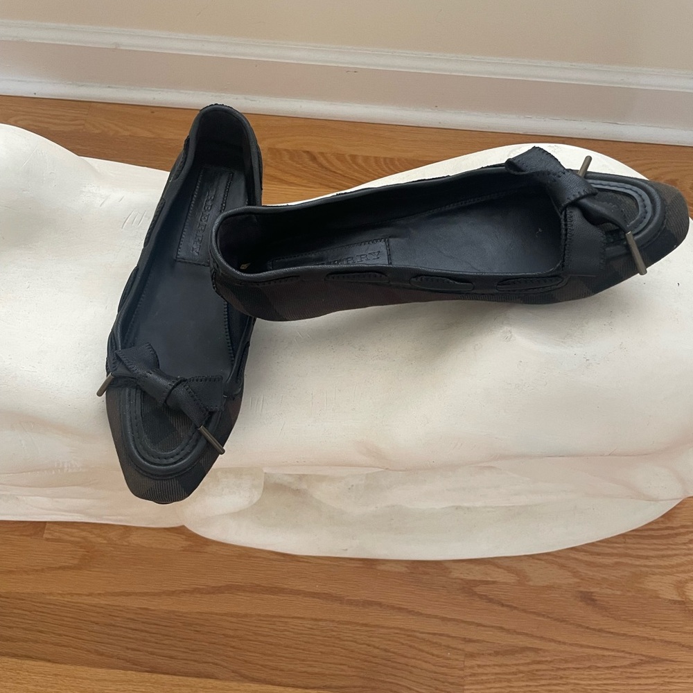 Burberry Black Women's Flats with Bow Detail